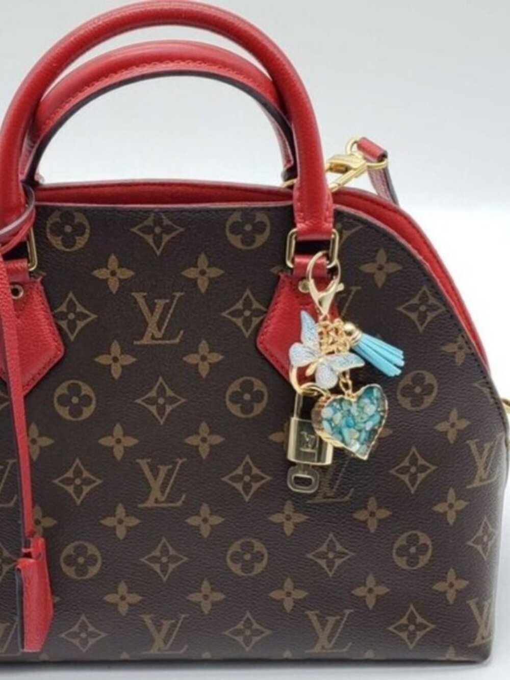 Authentic Louis Vuitton Gold Lock 🔒 Keychain Bag Unbranded Heart Charm LV - Picture 3 of 7